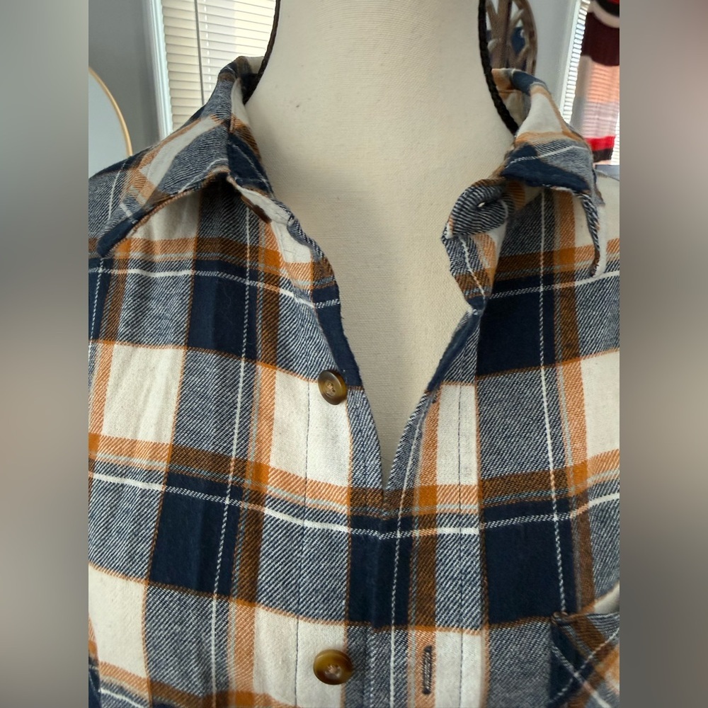 Northeast outfitters Navy and Tan Plaid Button-Down Shirt - Picture 4 of 8